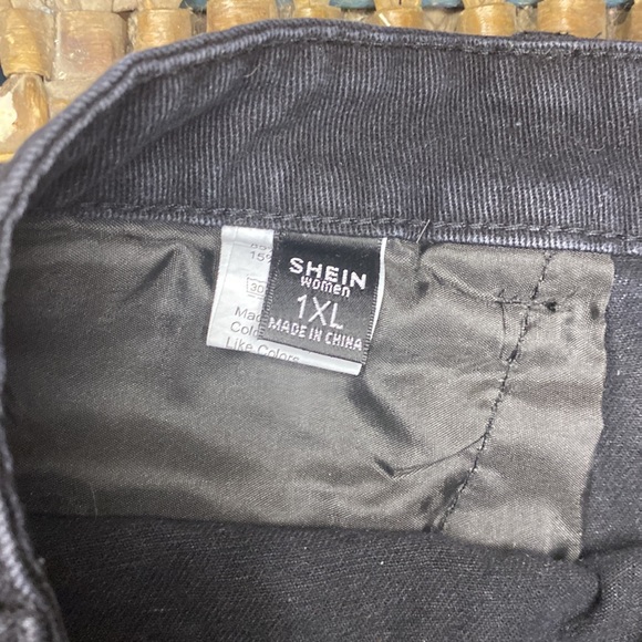 SHEIN Womens Black Jean Shorts - Picture 4 of 5